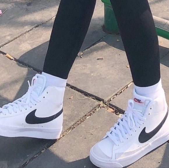 Nike Blazer Mid 77 With Leggings Nike Blazer Mid 77 Vintage